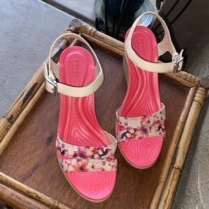 Crocs Women’s 8 Floral Strappy Leigh Buckle Sandals Dual Comfort Wedge Heels